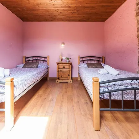 Montegrande, Entorno Magico Rodeado De Montanas